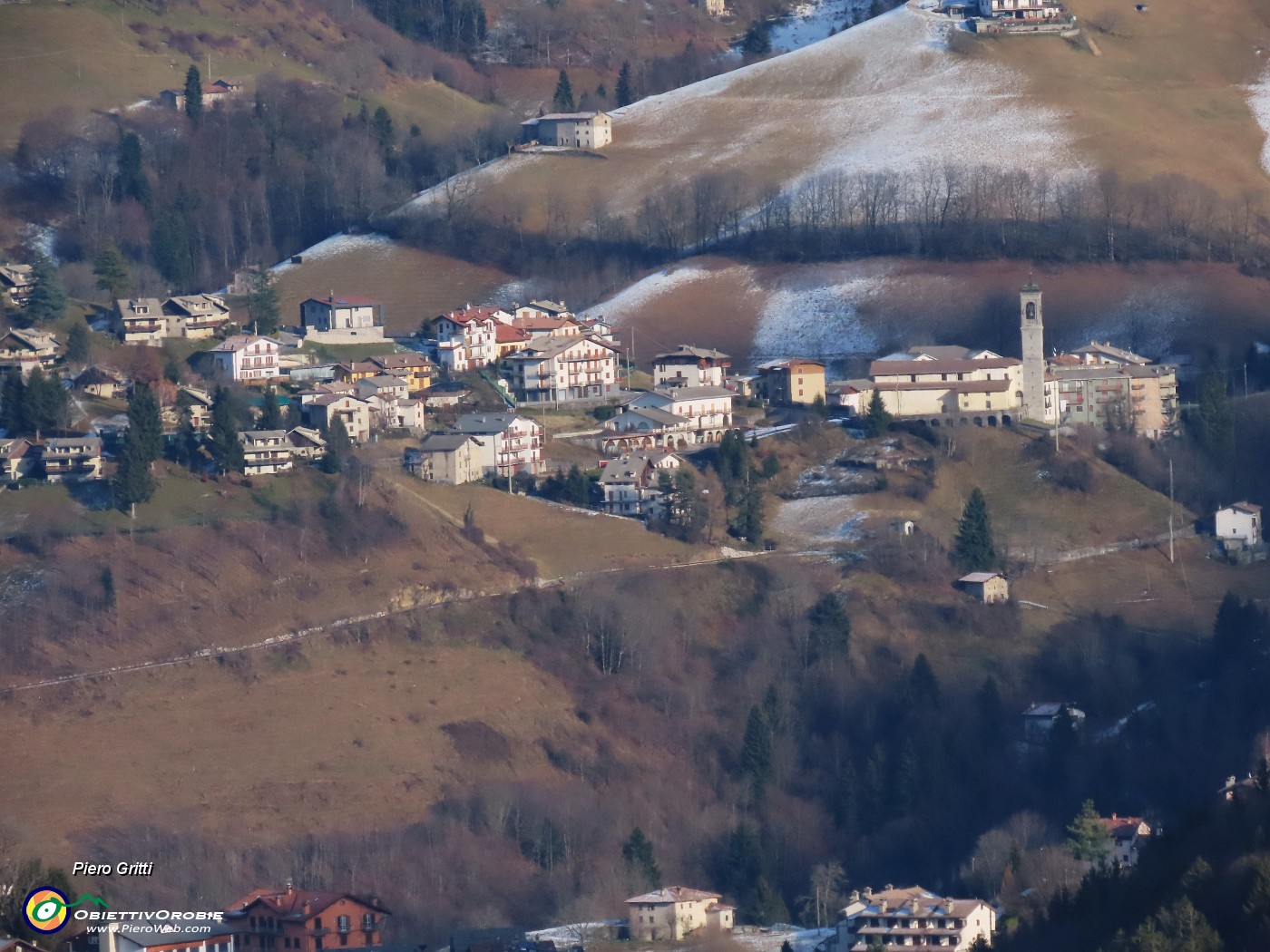 29 Zoom su Zambla Alta, frazione di Oltre il Colle.JPG